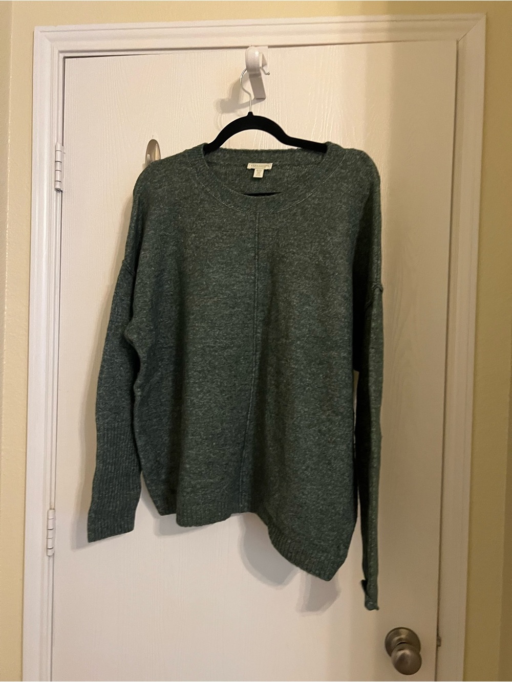 Classic Crewneck Women’s Sweater in Heather Green